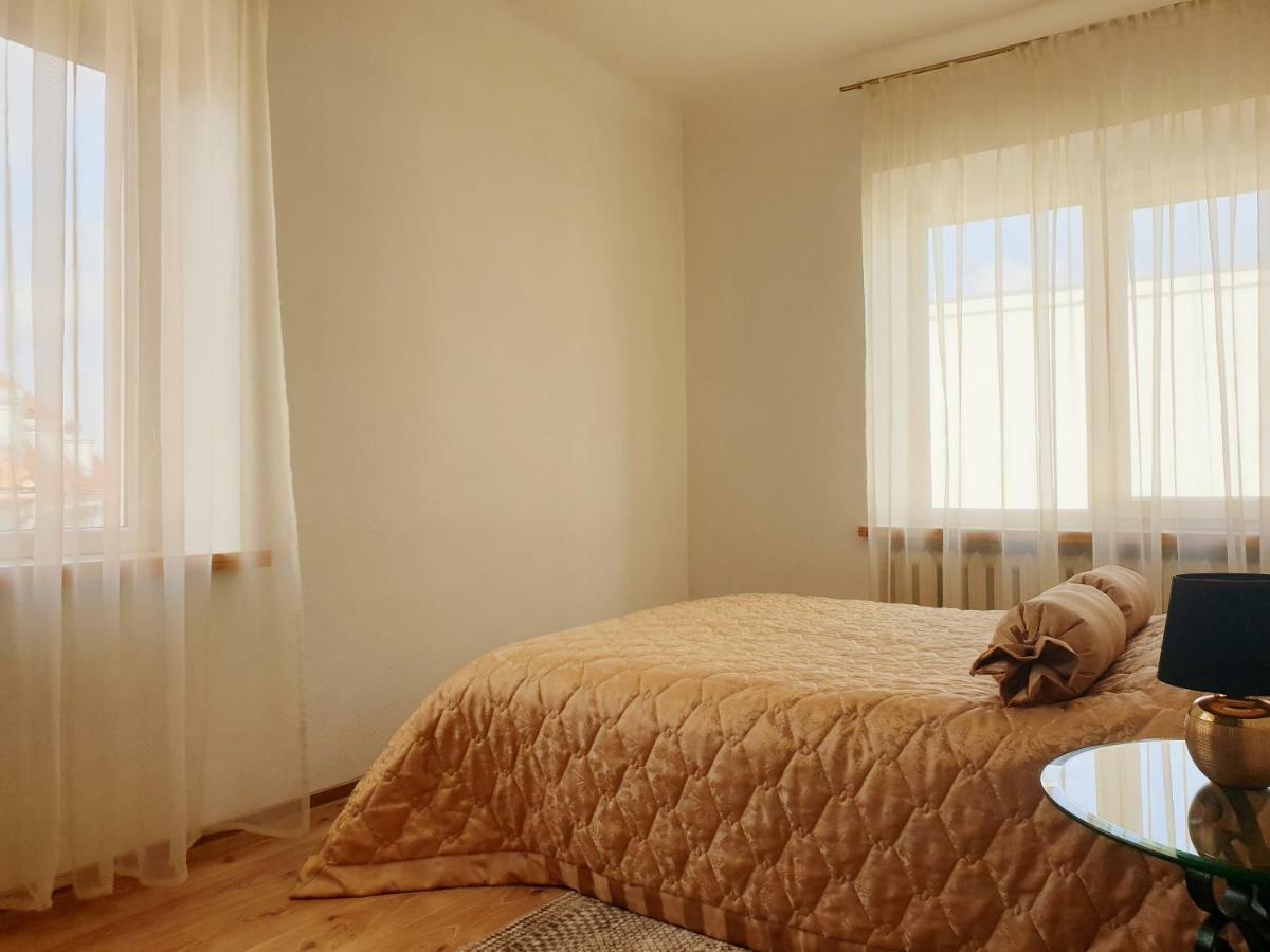 Cozy One Bedroom Apartment In Old Town Vilnius Bagian luar foto